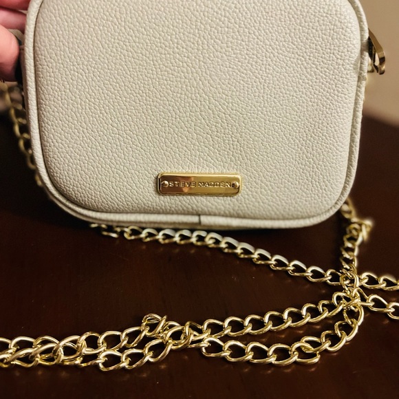 Steve Madden Crossbody with Chain Strap - Picture 3 of 4